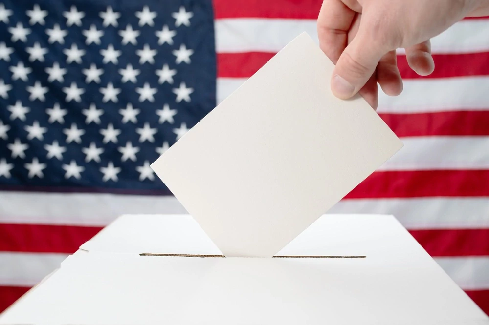 Would Americans profit from their own party losing the midterms?